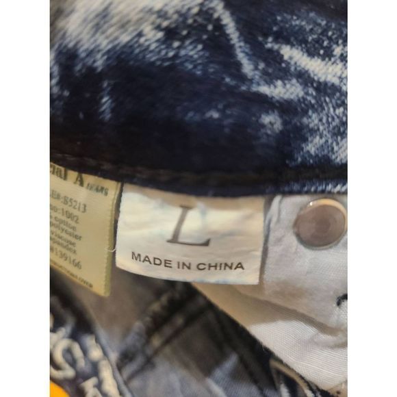 Blue Ripped Front High waisted Shorts Size Large - Picture 4 of 4